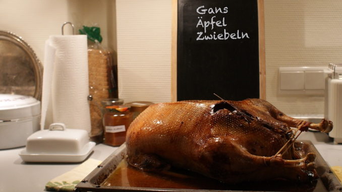 Gans Weihnachtsessen