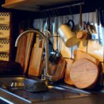 Kind im Haushalt helfen lassen