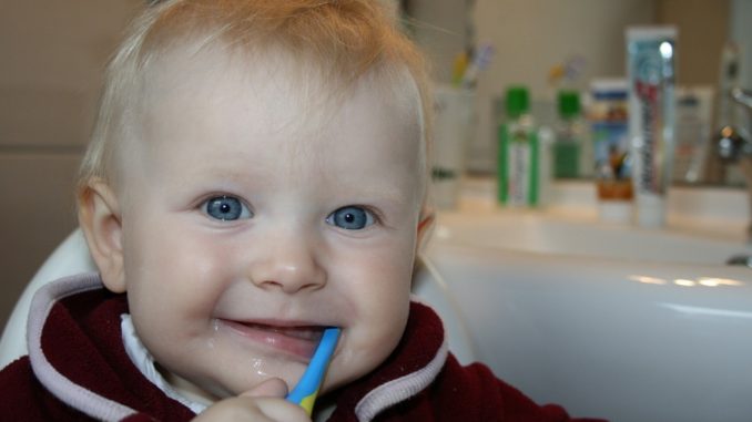 Zähne und Gesundheit: Die richtige Pflege für die Milchzähne