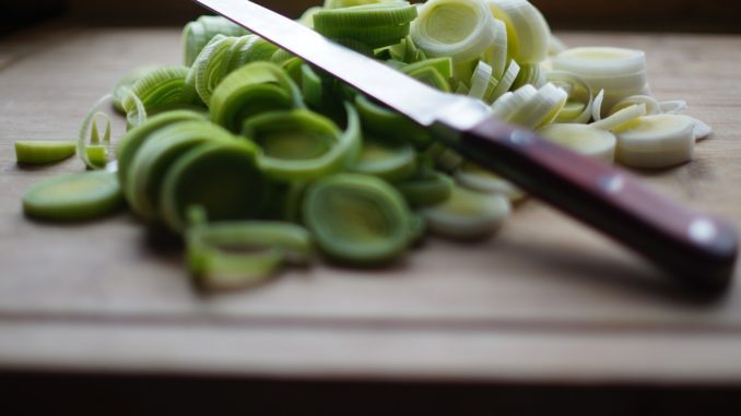 knife-464879_1280 Saarländische Lyonerpfanne