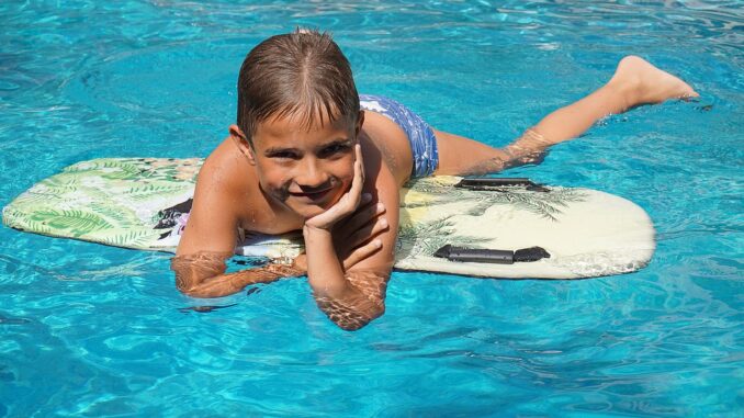 Badespaß im Garten: Pool und Planschbecken reinigen und sauber halten