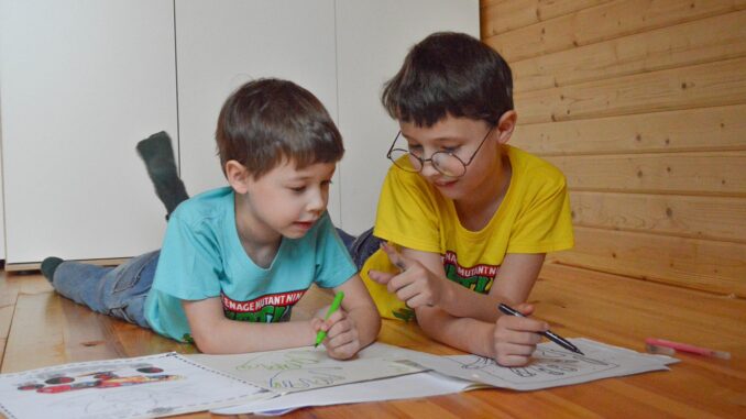 „Kunstwerke“ von Kindern entfernen - Buntstift - Kinderbilder - Filzstift