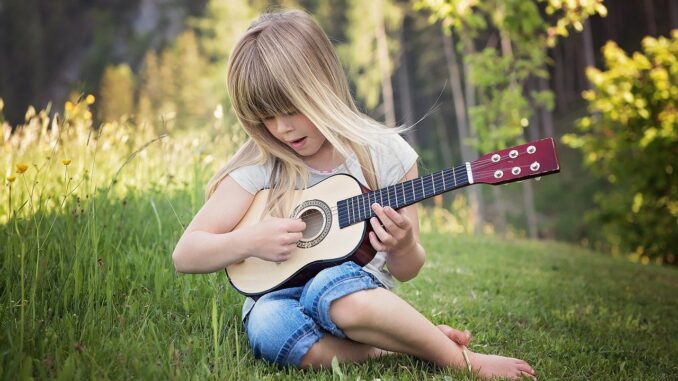 Warum Kinder ein Musikinstrument spielen sollten