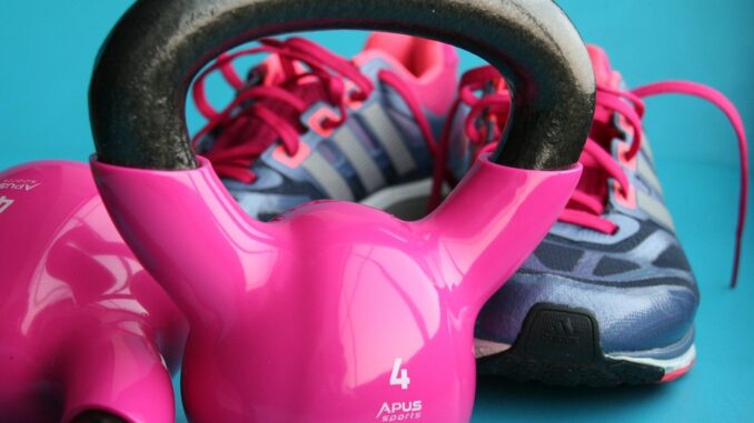 Die Kettlebell: ein praktisches Gerät für das Training zu Hause