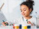 Wie kreative Familienabende mit Kunst-Sets Kindern helfen, abzuschalten und sich zu konzentrieren
